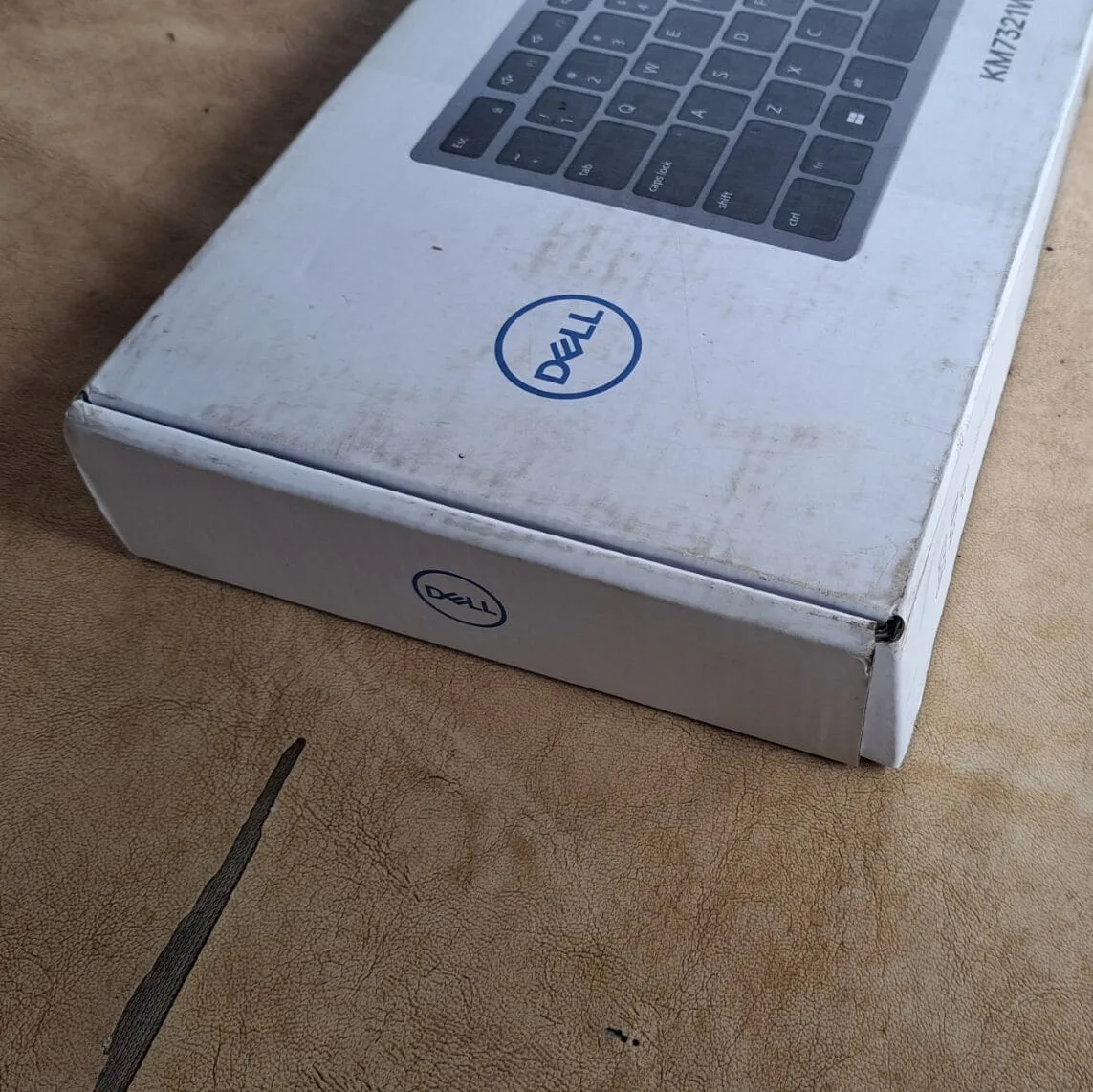 Unboxing do Dell Premier KM7321W - caixa fechada