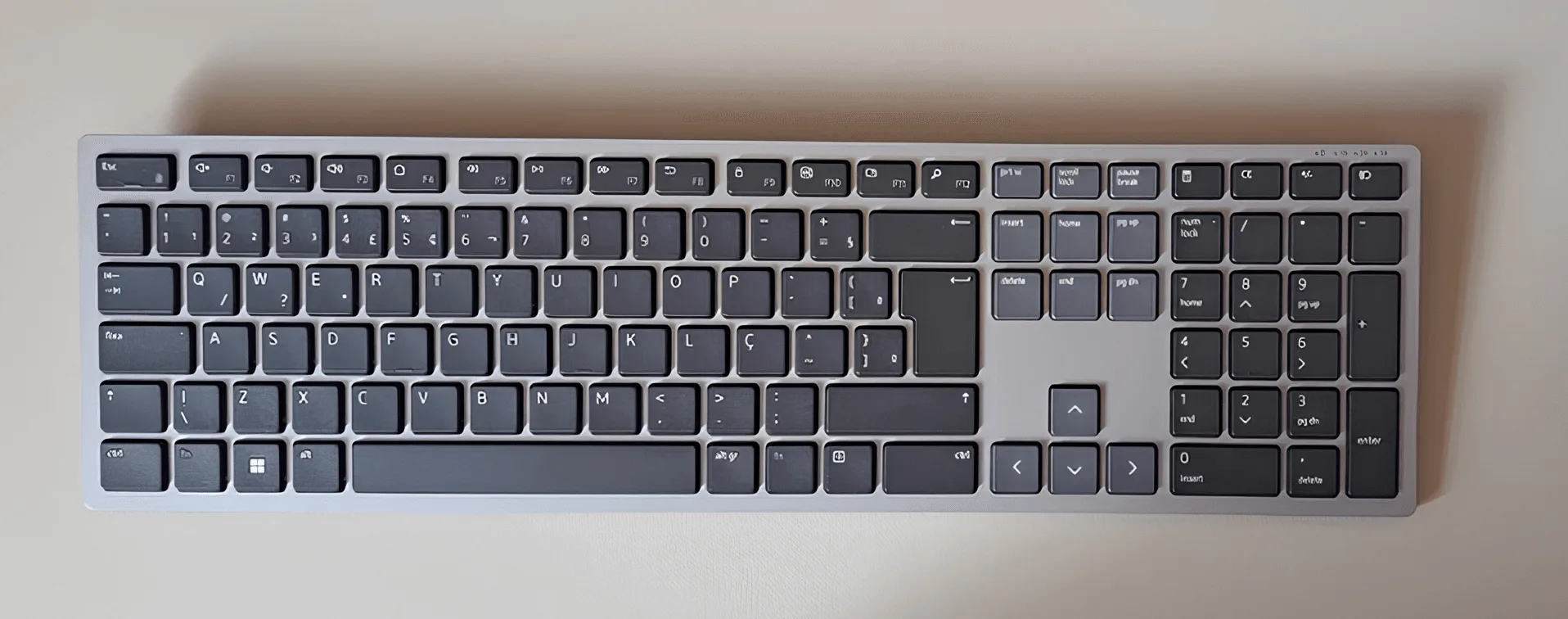 Onde fica o "?" no Dell KM7321W?