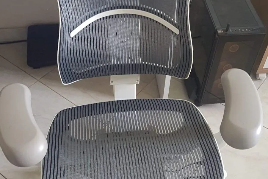 Apoios de braço curvos da cadeira Makkon MK10