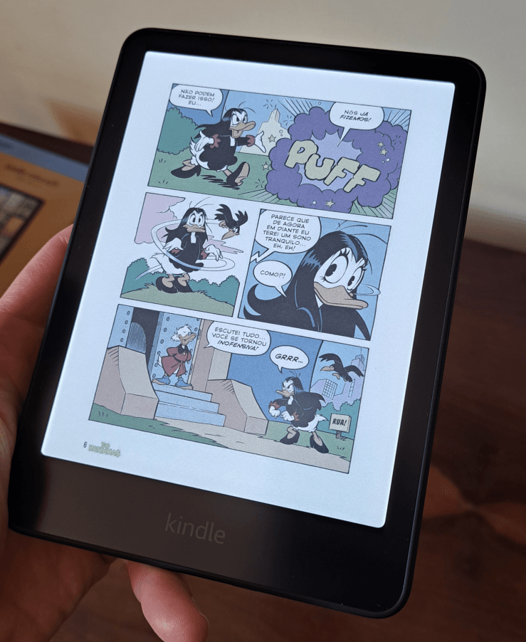 Kindle Colorsoft: lendo quadrinhos do Tio Patinhas em tela colorida.