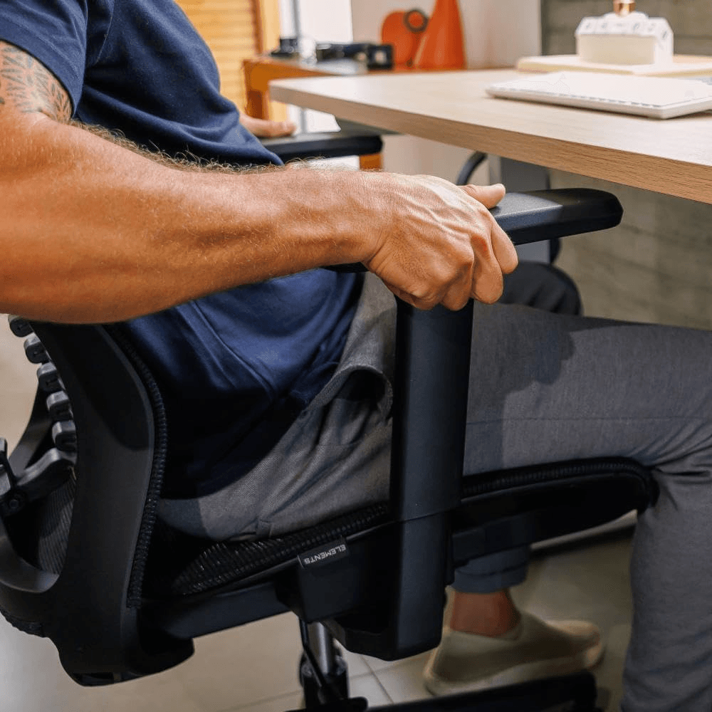 Apoios de braço 3D na cadeira Elements Vertta