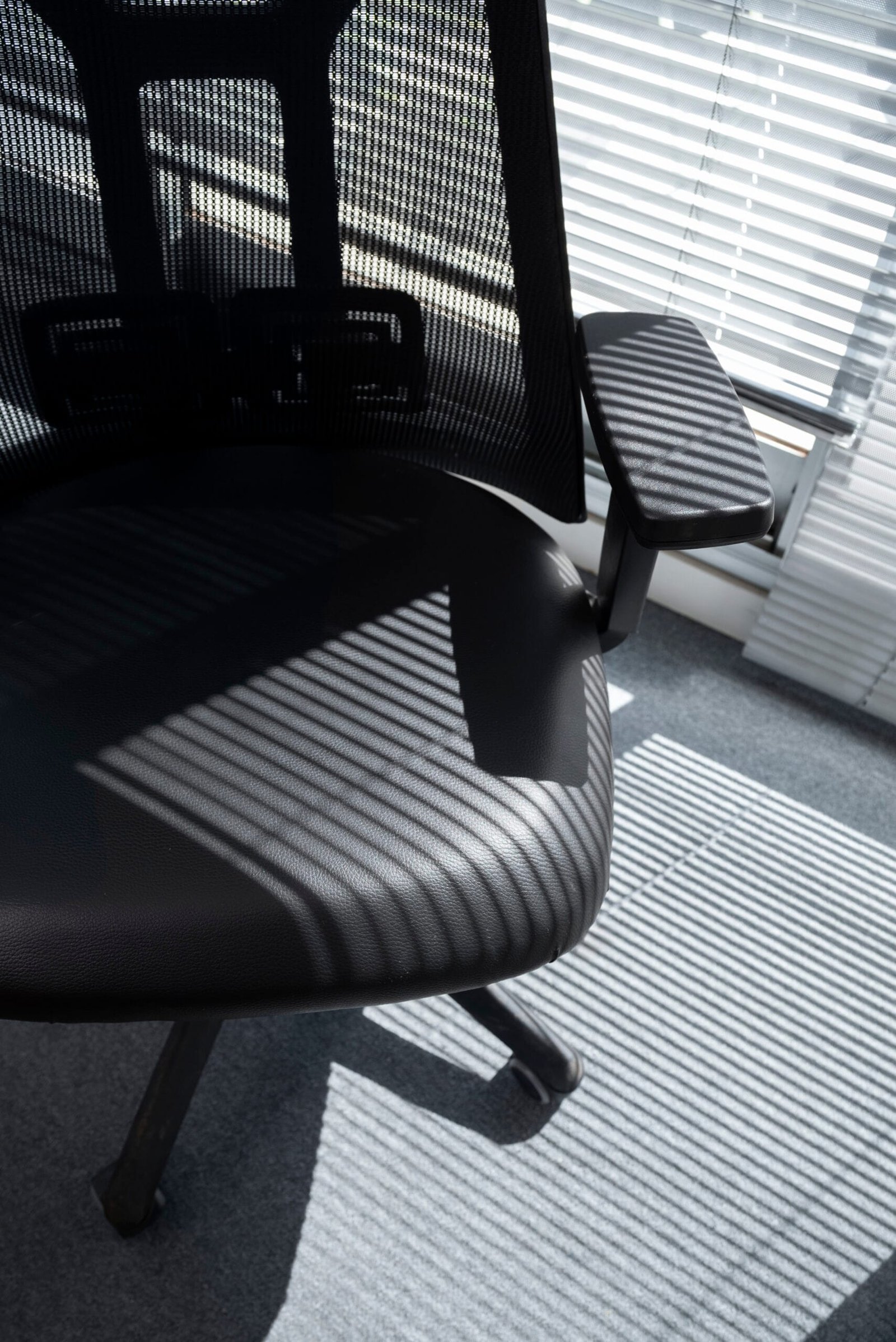 Cadeira ergonômica: tire todas as suas dúvidas antes de comprar (FAQ)