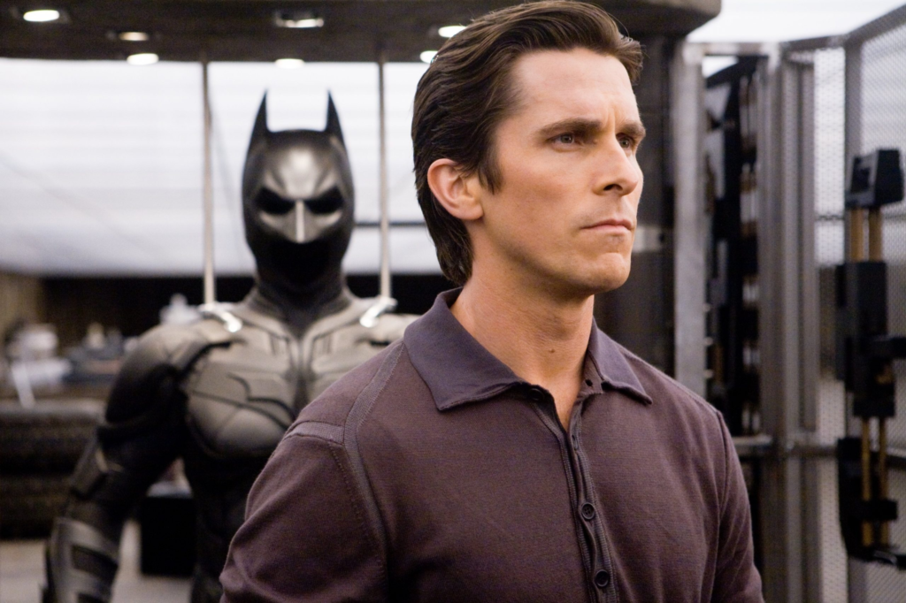 Christian Bale como Bruce Wayne em Batman: O Cavaleiro das Trevas