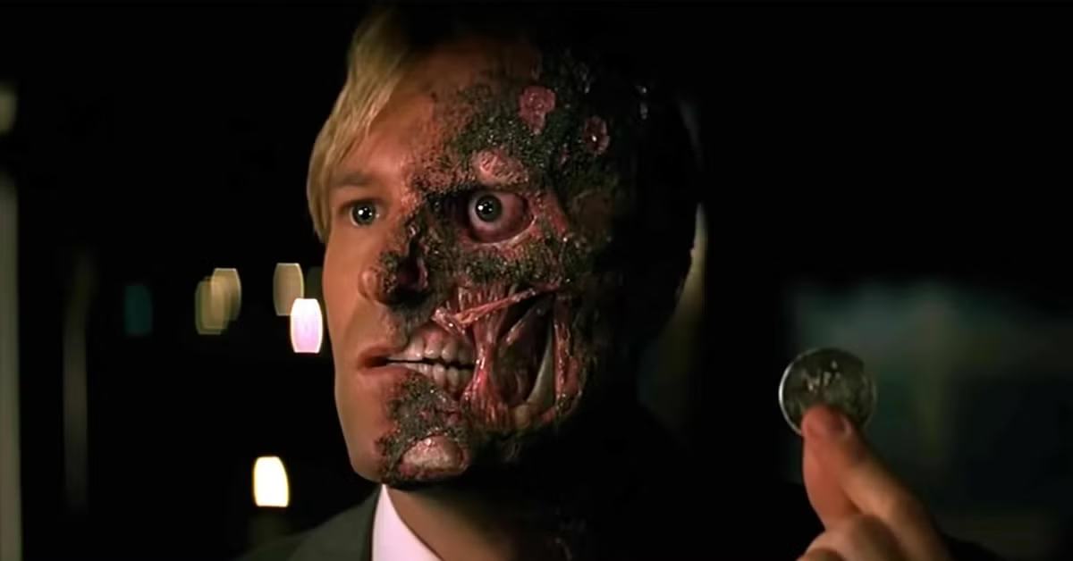 Harvey Dent como Duas Caras em "Batman: O Cavaleiro das Trevas"